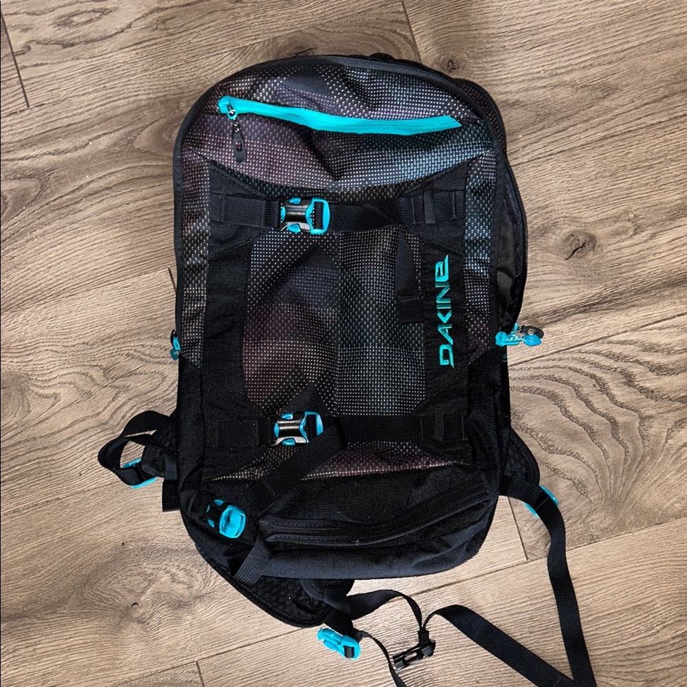 Dakine Women’s Mission Pro 18L Black Winter Backpack with Teal Accents